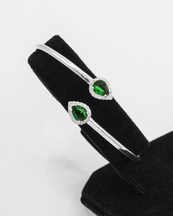 Emerald Radiance Teardrop Cuff – Turkish 925 Silver Bracelet